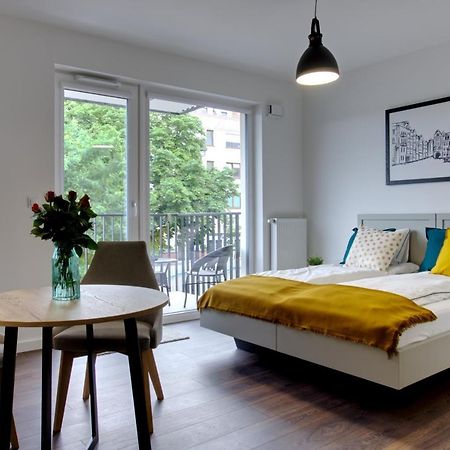 Essence Apartments Sapphire Познань Экстерьер фото