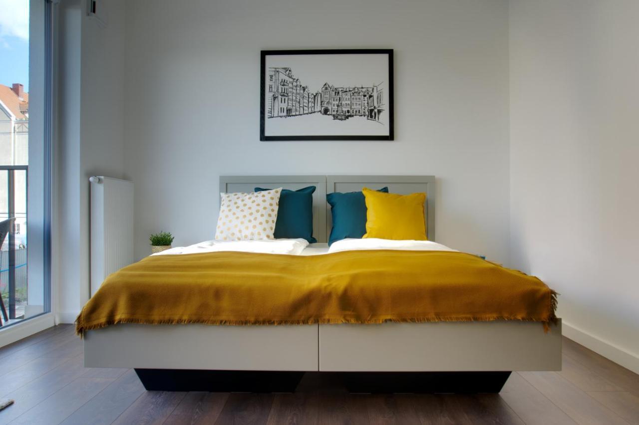 Essence Apartments Sapphire Познань Экстерьер фото
