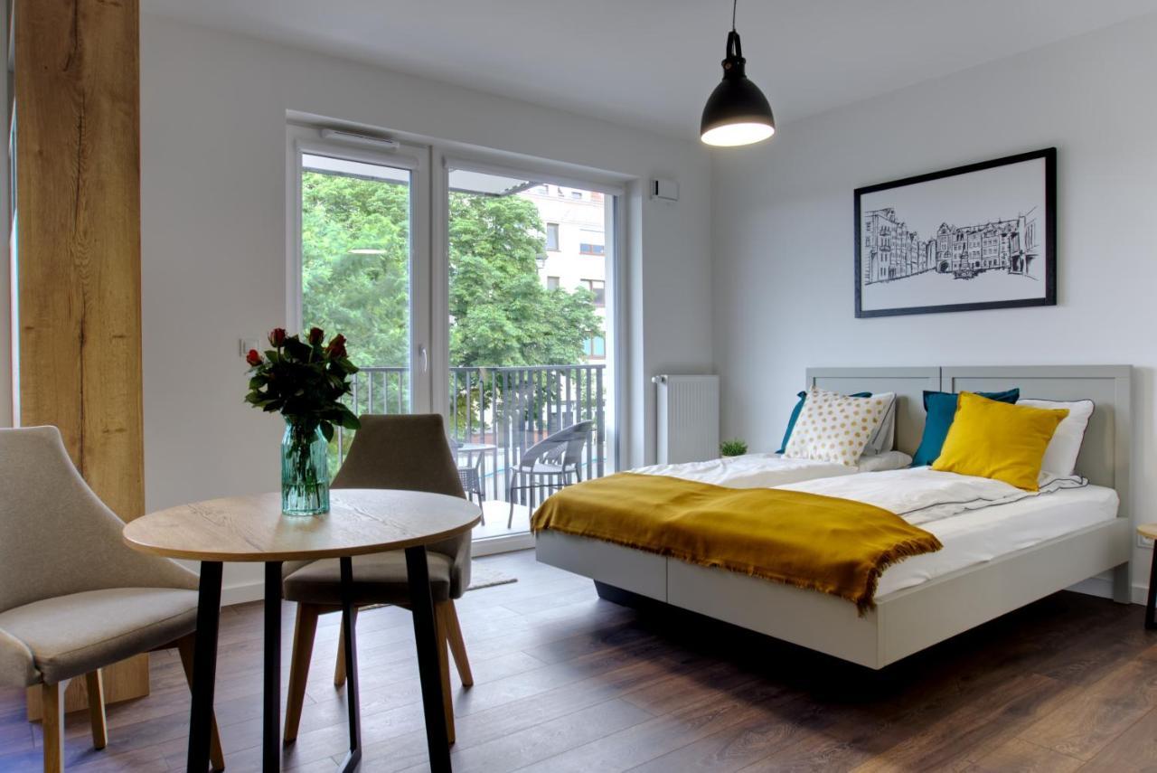 Essence Apartments Sapphire Познань Экстерьер фото